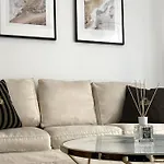 Amazing Flat With Terrace Daire